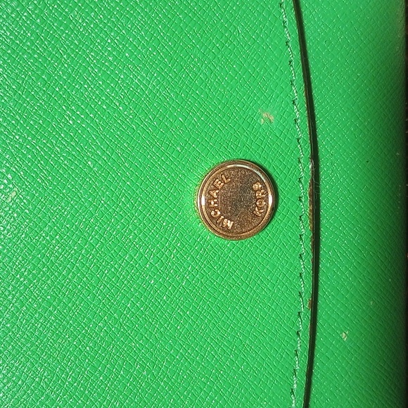 Michael Kors Colorblock Wallet - Picture 4 of 17